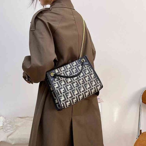 

2022 luxury bags bag female chain portable bag trend printed messenger backpack