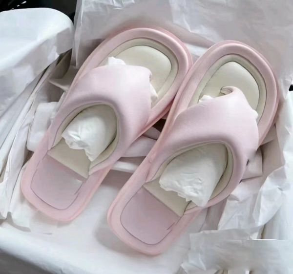 

new 2022 luxury designer sandals fashion designer flip flops women's slippers women's flat shoes high heels fashion red pink black