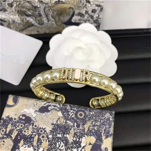 

2022 fashion 20% off designer jewelry d family's new letter pearl bracelet, Black