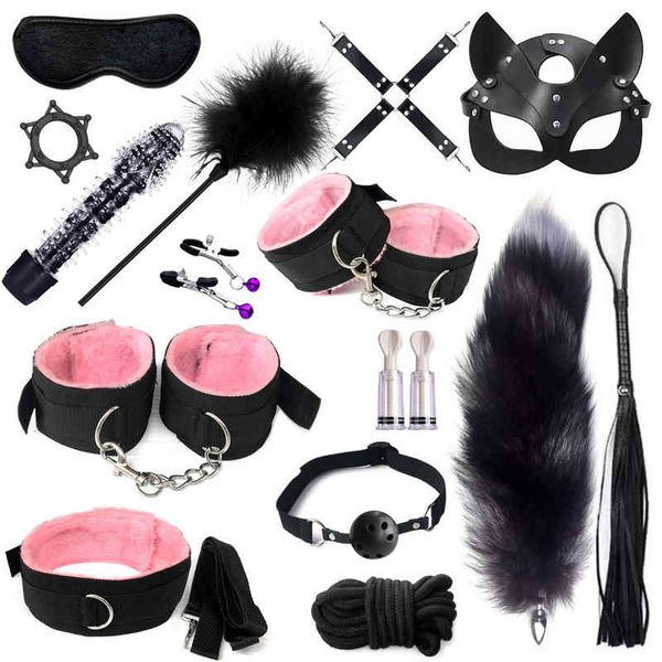 Nxy SM Bondage Set di peluche BDSM sexy Manette con benda Frusta Giocattoli sessuali per donne Clip per capezzoli Butt Plug Prodotti esotici per adulti 220423