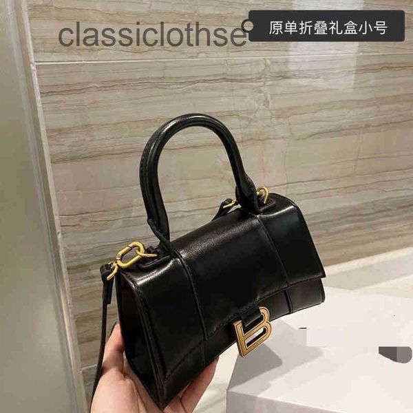 

handbag 2022 new leather head hourglass crossbody women's hand retro fashion splicing crescent mg mg