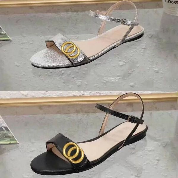 Sandali classici da donna in pelle Fondo piatto per scarpe Spiaggia Fibbia per cintura Scarpe da donna in metallo Nero Pelle bovina morbida Mocassini da donna firmati Grandi