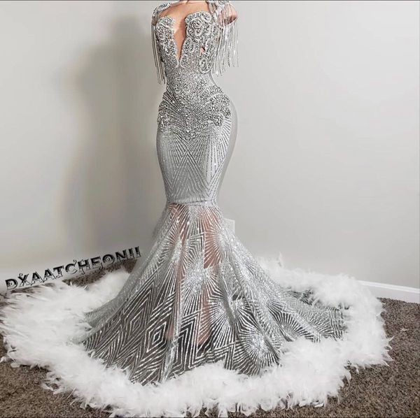 Vestidos de baile de formatura de sereia de cristal prata brilhante 2023 Frisado com lantejoulas Preto Meninas Vestido de noite com penas sem mangas Vestidos de festa Robes De Soiree feminino Vestido Noche