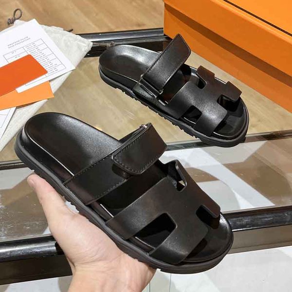 Tasarımcı Sandalet Deri Bayan Terlik Yaz Düz Roma Ayakkabıları Plaj Ayakkabıları Günlük Moda Düşük Topuk Yumuşak Deri İkinci Amca Ayakkabısı Klasik Siyah Stil 35-45 Yards