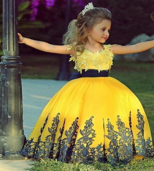 Goldene Ballkleid Blumenmädchenkleider für Hochzeit Spitzen Applikationen rosa Bogen Schärpe Mädchen Festzugskleid entzückende lange Spitzenkind formelle Kleidung