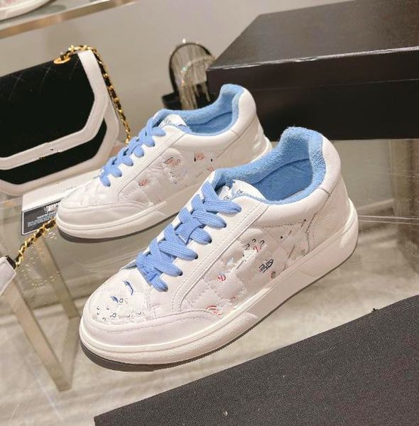 2022 nuove scarpe sportive da donna di lusso in pelle traspirante stampa di lettere moda scarpa lacci piatti casual da donna panda sneakers Piccole scarpe bianche 34-41