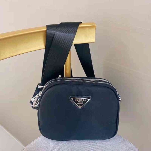 

new leisure messenger bag in spring and summer