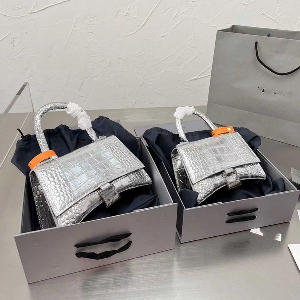 

advanced texture bag women 2022 new minority foreign style fashion hourglass women's single shoulder messenger bag hand