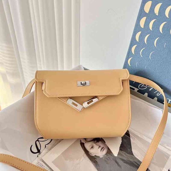 

2022h new leather messenger bag clip hand cow leather women's bag luxury designer