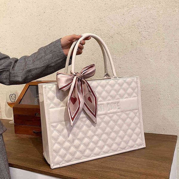 

2022 new designer handbags large capacity pearl portable tote texture sweet bow winter fashion lingge single shoulder messenger