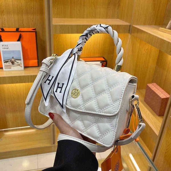 

50% off factory stores women's 2022 new high-quality small fragrant lingge embroidered thread fried dough twist portable messenger bag