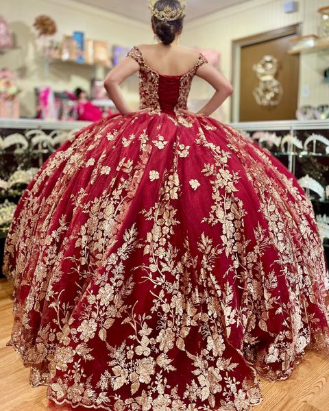 Burgundy Gold Quinceanera Elbise 2023 Straps Boyun ışıltı Çiçek Pullu Boncuk Tül Kabarık Tatlı 16 Önlük Vestidos De 15 Anos LAC2449