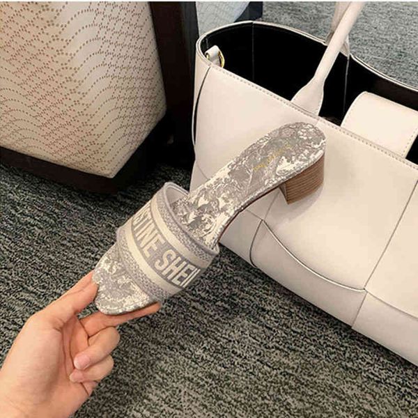 

designer shoes 2022 summer new d family letters embroidered thick heel flip flops women's fashion wearing beach sandals, Black