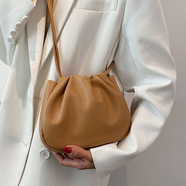 

2022 new fashion women bags senior sense crossbody bag simple elegant versatile style cloud bags lady handbag, Black;red