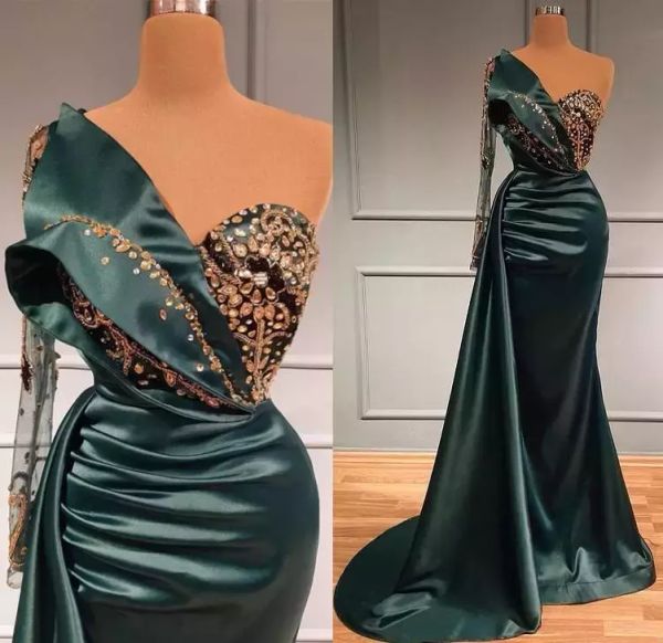 2022 Caçador Vestidos de Noite Verde Mermaid Dubai Plus Size Um ombro Mangas compridas Cristais Frisado Cetim feito Personalizado Feito vestido de festa Formal ocasião formal Wear Vestidos