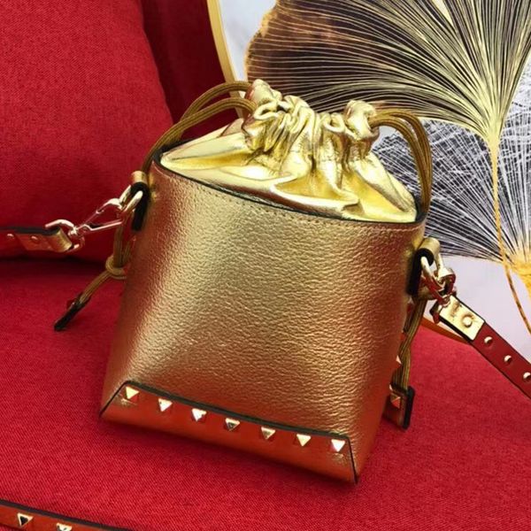 

design large capacity bucket bag retro leather drawstring mouth rivet decoration ladies new fashion multifunctional one shoulder messenger b