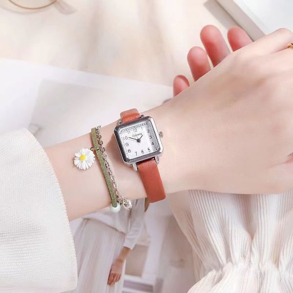Цифровые женские часы INS Wind Luxury Square Mesh Belt Designer Girl Special Retro Simple Quartz Small Square Watch Safds