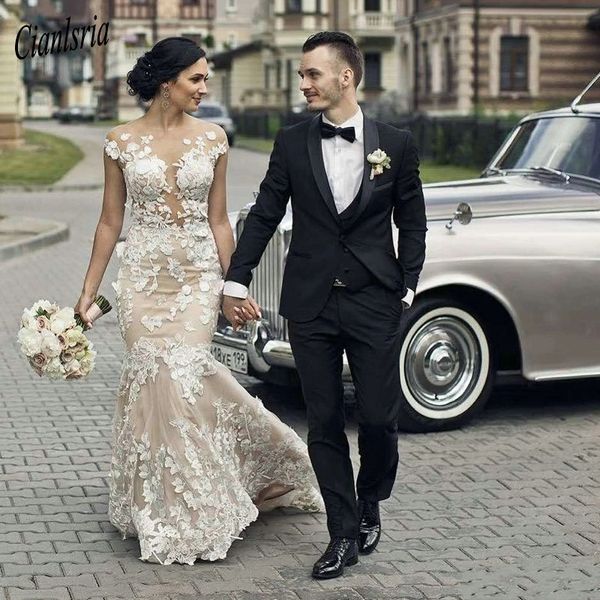 

elegant detachable train lace mermaid wedding dress backless appliques short sleeve champagne wedding dresses, White