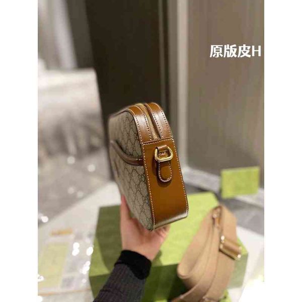 

designers spring 2022 bag has a new camera bag ha ha it's the style i want small the capacity is luxury bags, Black;red