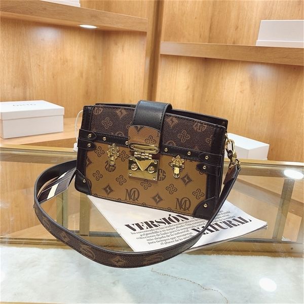 

foreign style women's new single messenger red printing spring fashion small square clearance outlet sale