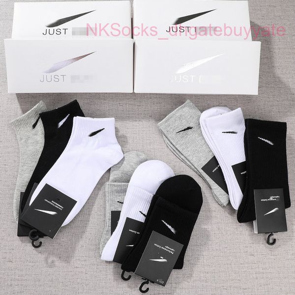 

men's fashion classic socks gift box stockings hook brand black white gray medium tube sports cotton sweat absorbing sock men women lux