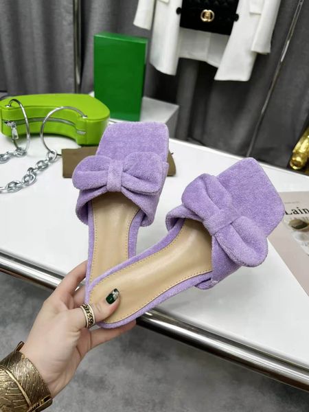 2022 Klasik kadın Yay Havlu Mullers Yüksek Topuk Sandalet Moda Çok Yönlü Tasarımcı Şeker Renk Açık Elbise Yarım Terlik Büyük Flip-Flop Bayanlar Kutusu Ile