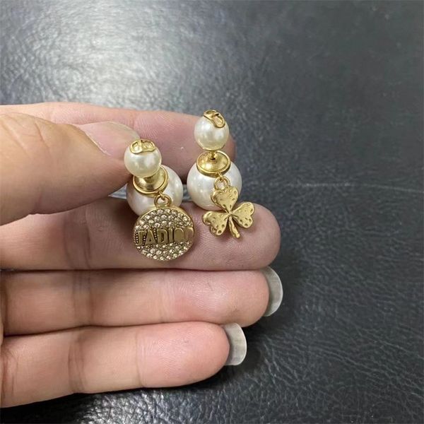 

fine round letter clover asymmetric pearl earrings female earrings, Golden