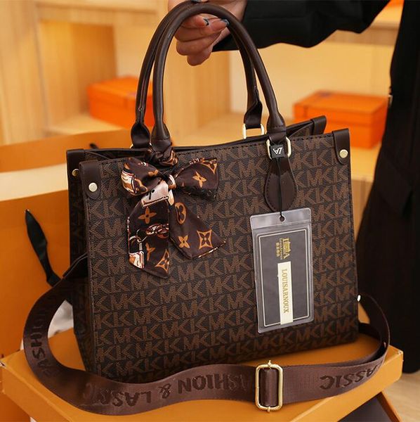 

wholesale ladies leathers shoulder bags elegant classic printed handbag street personality contrast leather tote bag large capacity ribbon b