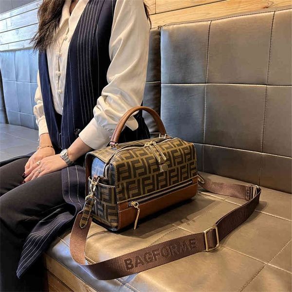 

hong kong genuine leather pillow bag women texture rivet boston hand lift bag fashion factory store online