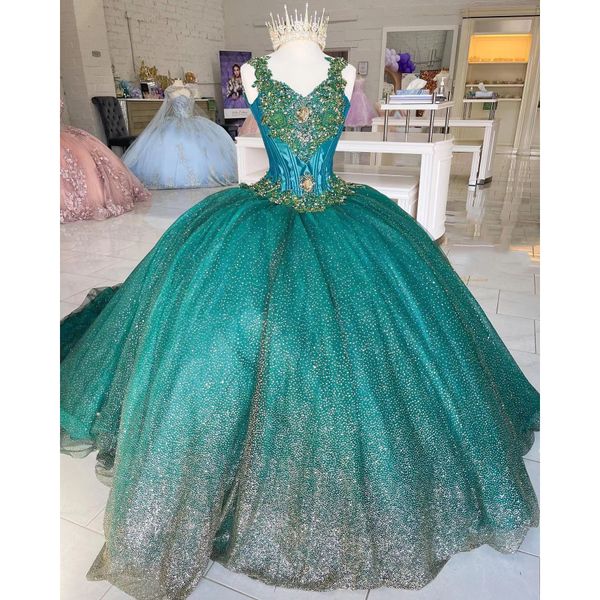 Nuovi abiti Quinceanera di lusso verde 2022 per Sweet 15 Girls che borda il corsetto di cristallo abiti da principessa abito da ballo per feste di compleanno