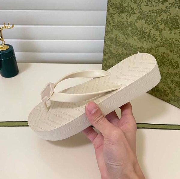 

2022 fashion designer ladies flip-flops simple youth slippers shoes suitable for beach, Black