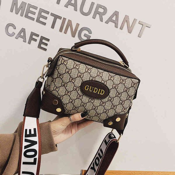

bag female new versatile printed messenger portable small square bag broadband temperament one shoulder messenger bag