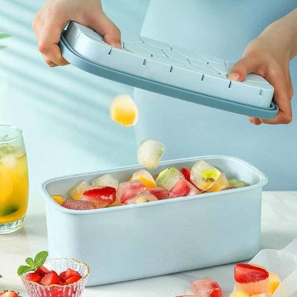 Nordic Ice Maker Bollitore Cubo di stoccaggio del ghiaccio in silicio Vassoio di ghiaccio multifunzione Bar e accessori da cucina Cubo a nido d'ape 1.8L CX220412