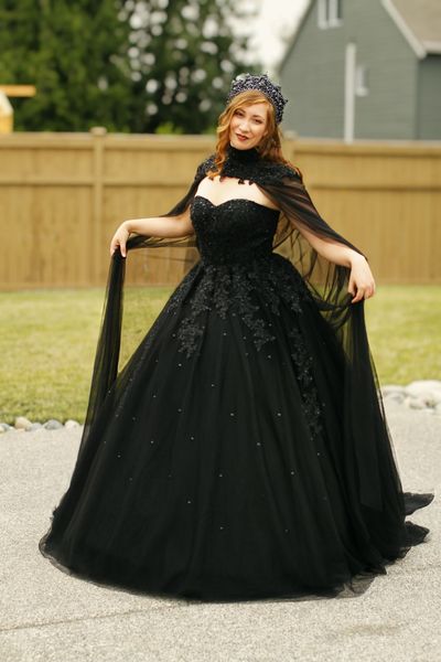 Abito da sposa nero vittoriano vintage Una linea Abiti da sposa gotici Collo alto Avvolgere lungo Due pezzi Abiti da sposa taglie forti Appliques Abiti di perline di lusso in pizzo