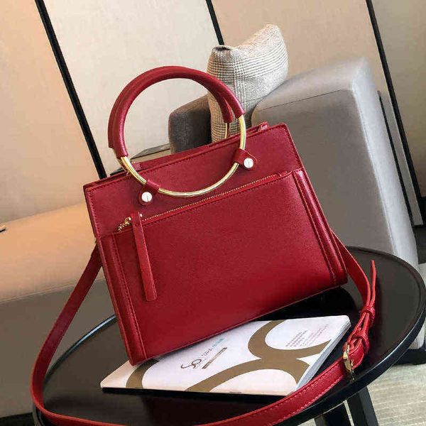 

evening bags 2022 new fashion red bridal bag foreign style wedding women's large capacity portable messenger 220211