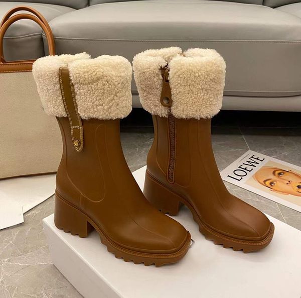 Kadınlar Betty Pvc Boots Bittel Fur High Topuklu Diz High Yağmur Yolu Yünlü Dekorasyon Su Geçirmez Welly Açık Yağmur Sıkıntısı Tasarımcı Fabrika Ayakkabıları