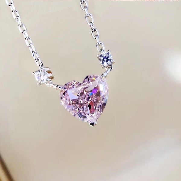 Collane con ciondolo Collana da donna elegante con zirconi cubici luminosi a forma di cuore Gioielli importanti Collocazione giornaliera Accessori Ciondolo