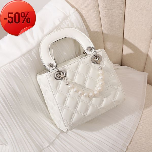 

the factory directly 2022 new fashion french minority dign sense pearl small female 2022 msenger hand diana bag