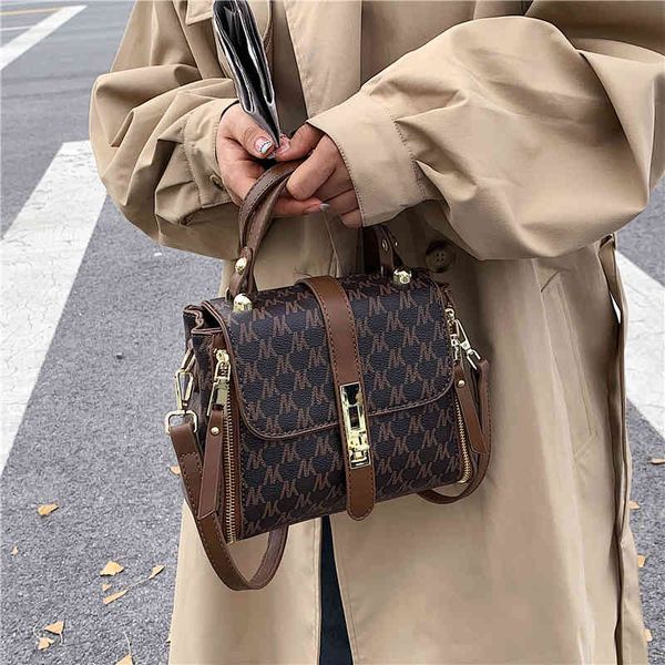 

luxury designer letters small women handbags 2022 trend fashion brand vintage twist lock ladies shoulder crossbody bags