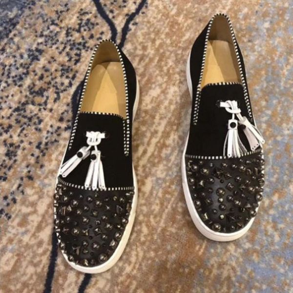 Scarpe da sposa di stilista di lusso per uomo nappe nere con rivetti scarpe basse uomo vestito da festa scarpe da ballo formale da lavoro DFGFDG