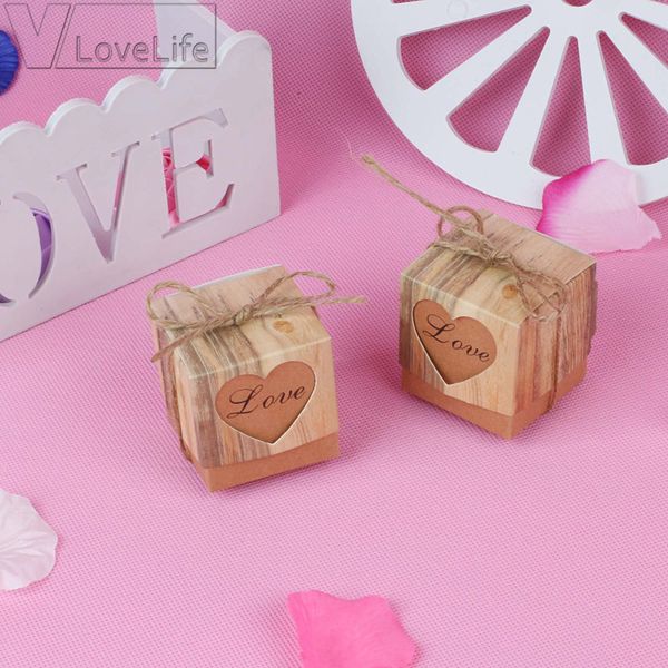 Contenitore di caramelle a cuore da 100 pezzi / lotto per la decorazione di nozze Scatola di nozze Kraft vintage romantica Bomboniere e confezione regalo con spago di tela Chic CX220423