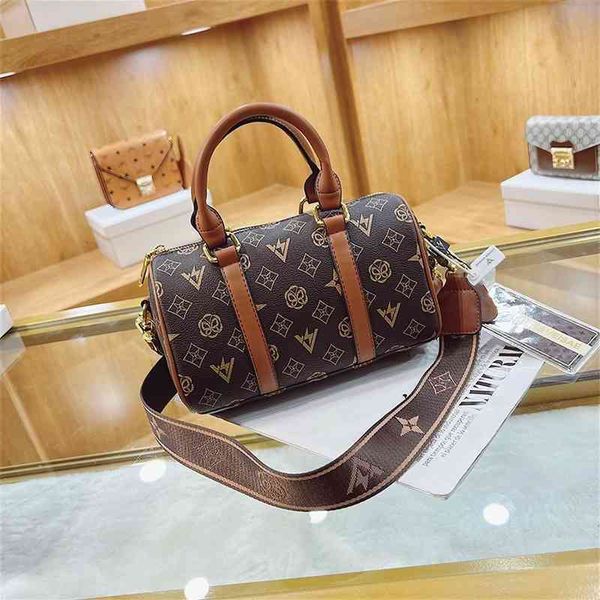

trendy fashion leisure bag spring texture portable boston bag foreign gas m93k