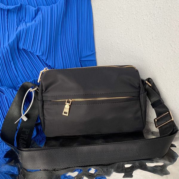 

chest bag chains bags 2022 metallic lady luxury r brand fashion shoulder handbags quality women phone wallets artwork purse totes thread ny