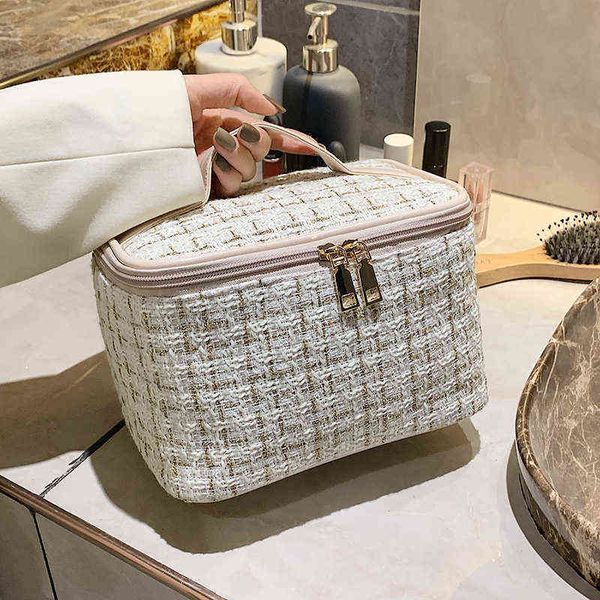 

korean version small fragrance fashion portable large capacity cylinder solid cosmetic bag household travel exquisite cosmetic bag 220625