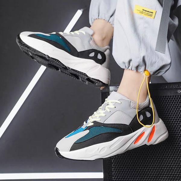 

2022 running shoes mesh spring and fall breathable fluorescence lace up men women sneakers zebra reflection 700 v2