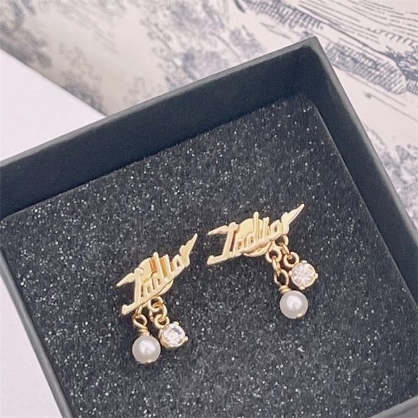 

jewelry store outlets classic small letter light gold inlaid pearl diamond earrings bracelet choker necklace, Golden