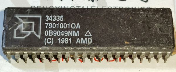 7901001QA = 8085 . Circuiti integrati Chip Doppio circuito integrato in ceramica a 40 pin in linea . MICROPROCESSORE vintage a 8 bit / 8085 vecchia collezione cpu, CDIP-40/ IC Microelectronics