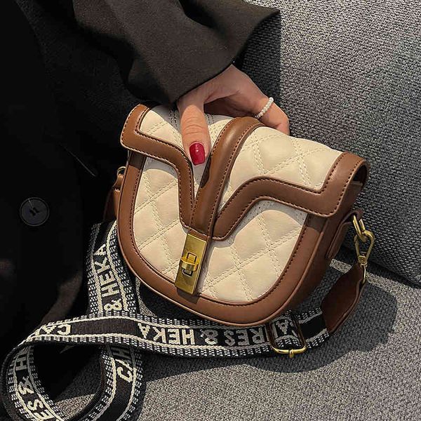 

2022 factory wholesale new lingge embroidered line small korean color contrast women's in autumn with ins messenger saddle bag