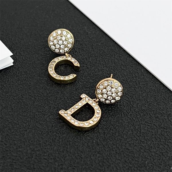 

80% off outlets letter earrings full of diamonds, minority brass, old asymmetric pendant earrings, small fragrance, new fashion, Golden