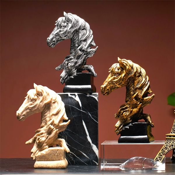 Escultura de cavalos de resina retro de estilo chinês Acessórios de decoração de casa modernos estátua arte estátua em miniatura em casa Decoração de mesa de escritório 201212